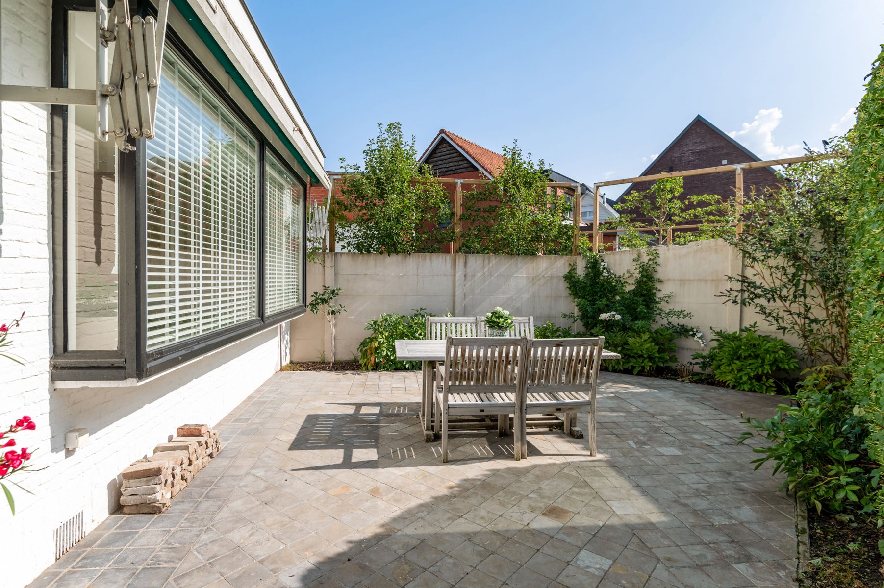 Hedendaags gerenoveerde woning vlakbij het centrum. foto 3