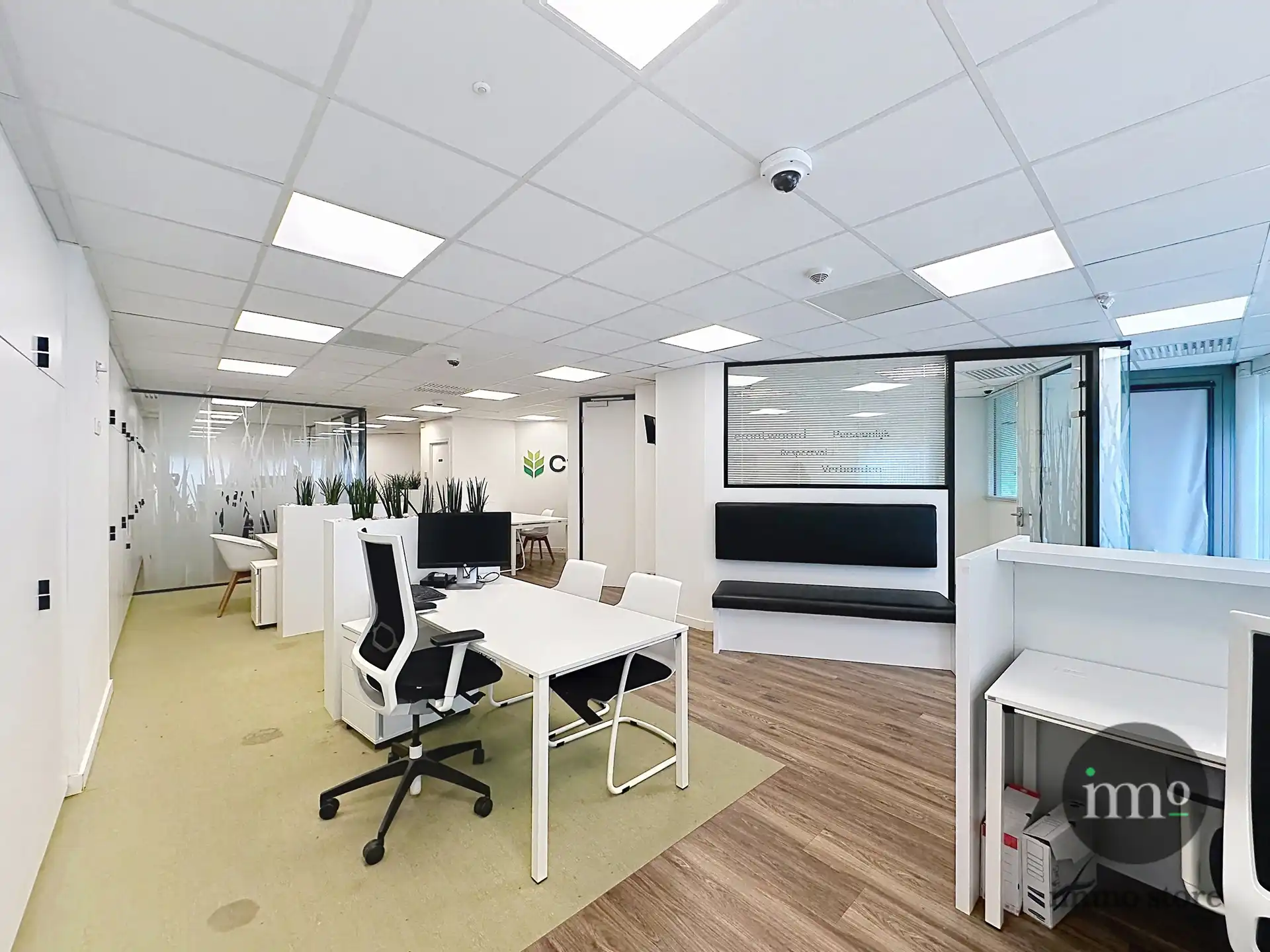 Commercieel gelijkvloerscentrum Dilbeek - 120m² - 3 autostaanplaatsen foto 2
