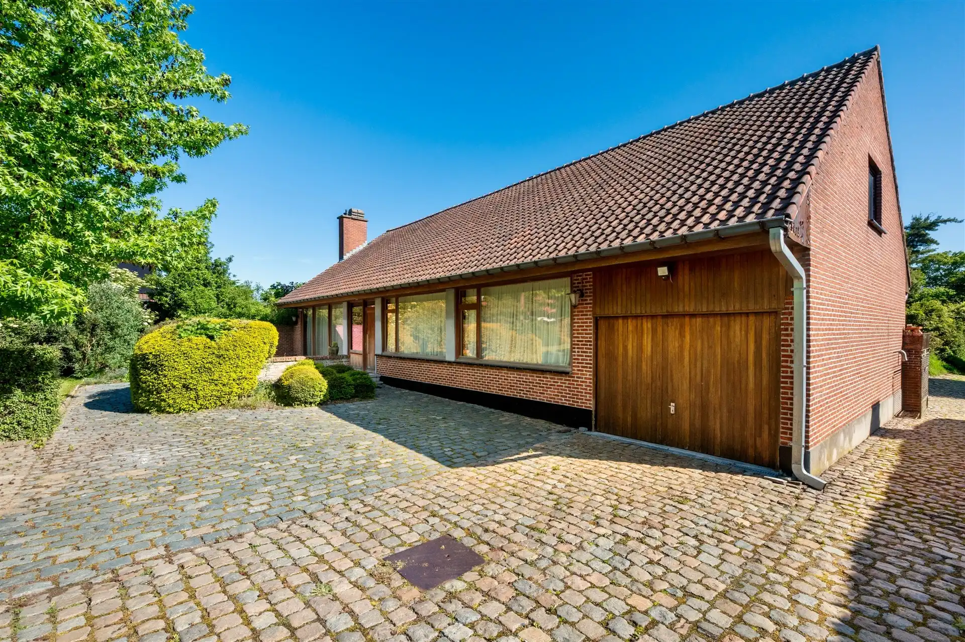 Bijzonder unieke villa op zeer ruim perceel foto 3