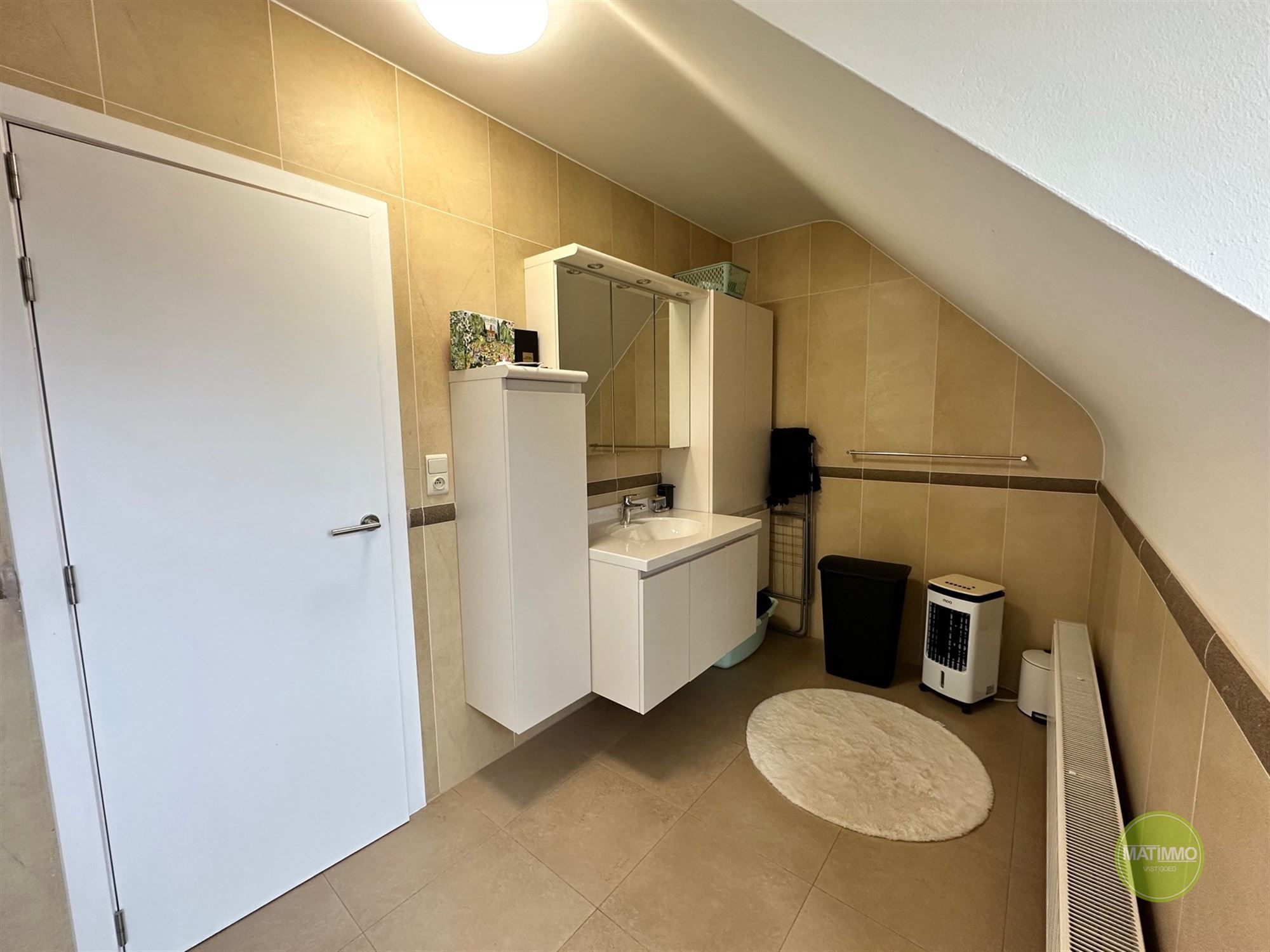 Ruim en licht 2-slaapkamerappartement met buitengewoon terras in het hart van Balen. foto 13