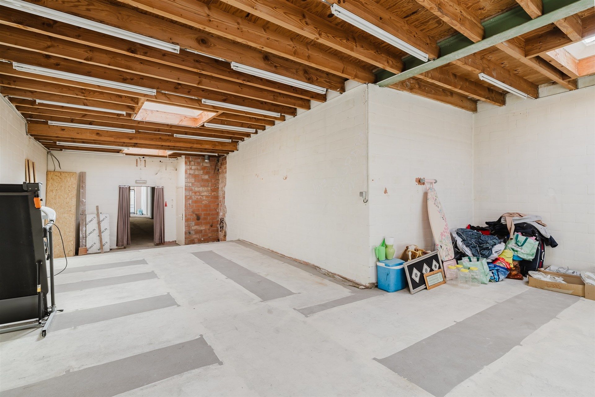 Handelspand op topligging in centrum Wetteren foto 10