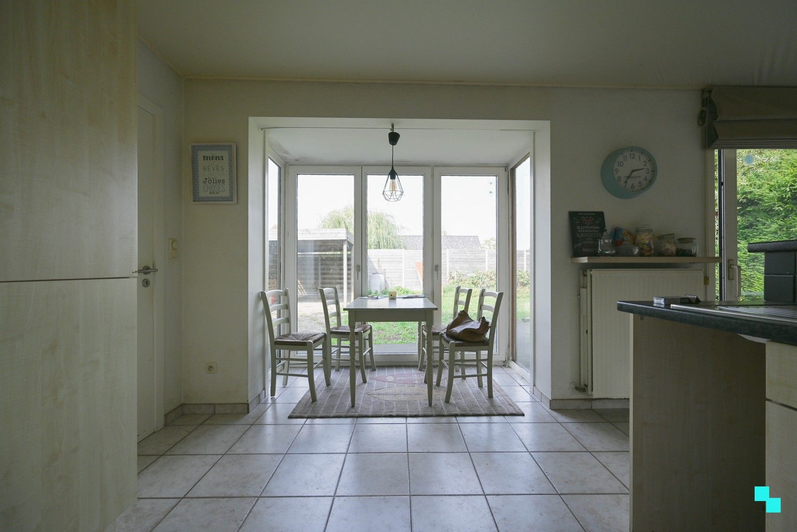 Alleenstaande, te renoveren villa in residentiële buurt foto 12