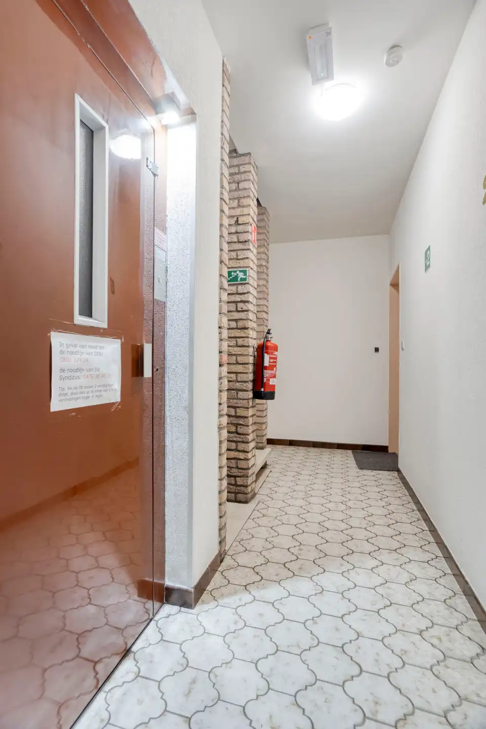 Te renoveren appartement met 3 slaapkamers foto 2