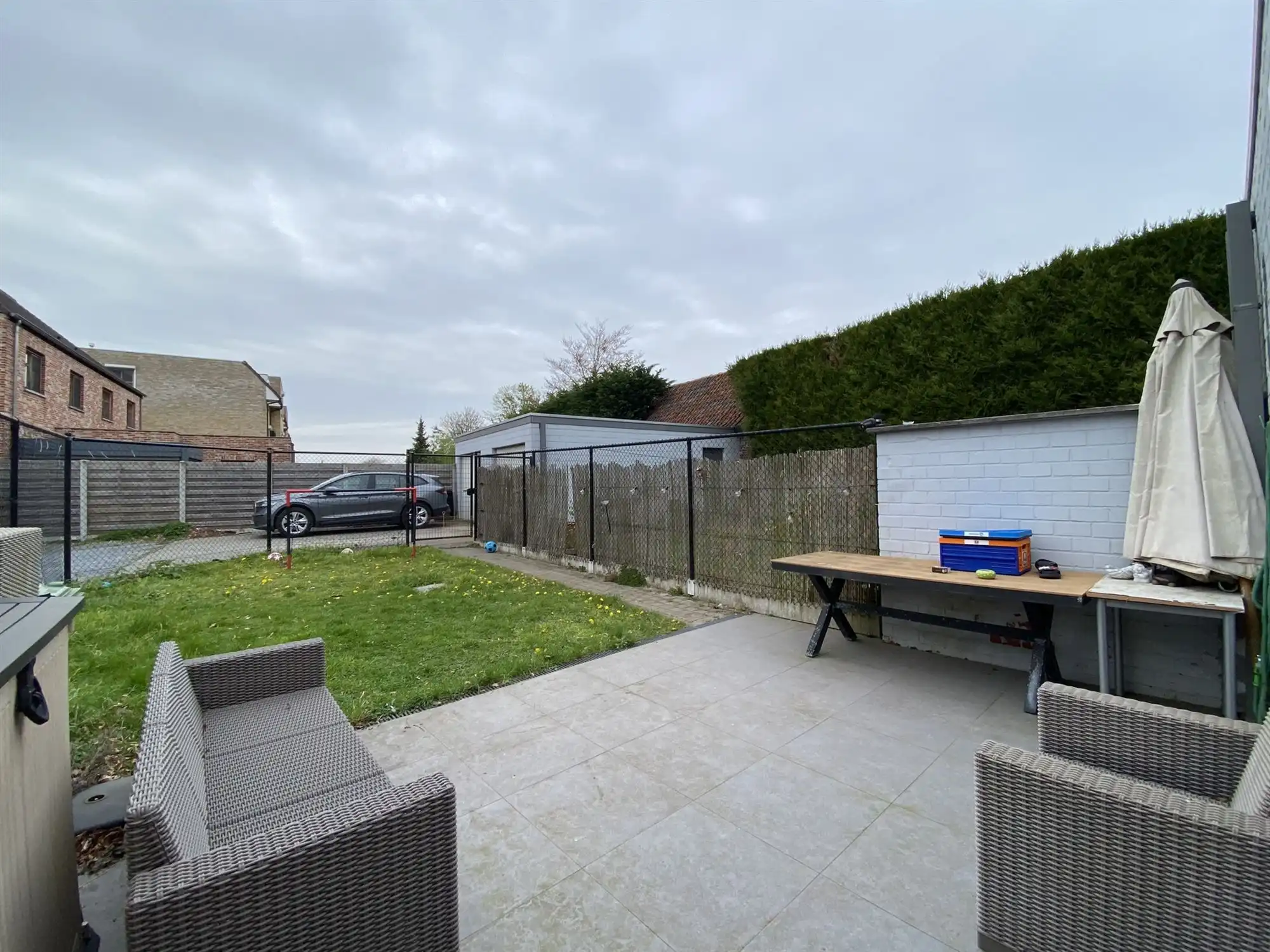 Ruime halfopen bebouwing  met 4 slaapkamers en garage foto 16