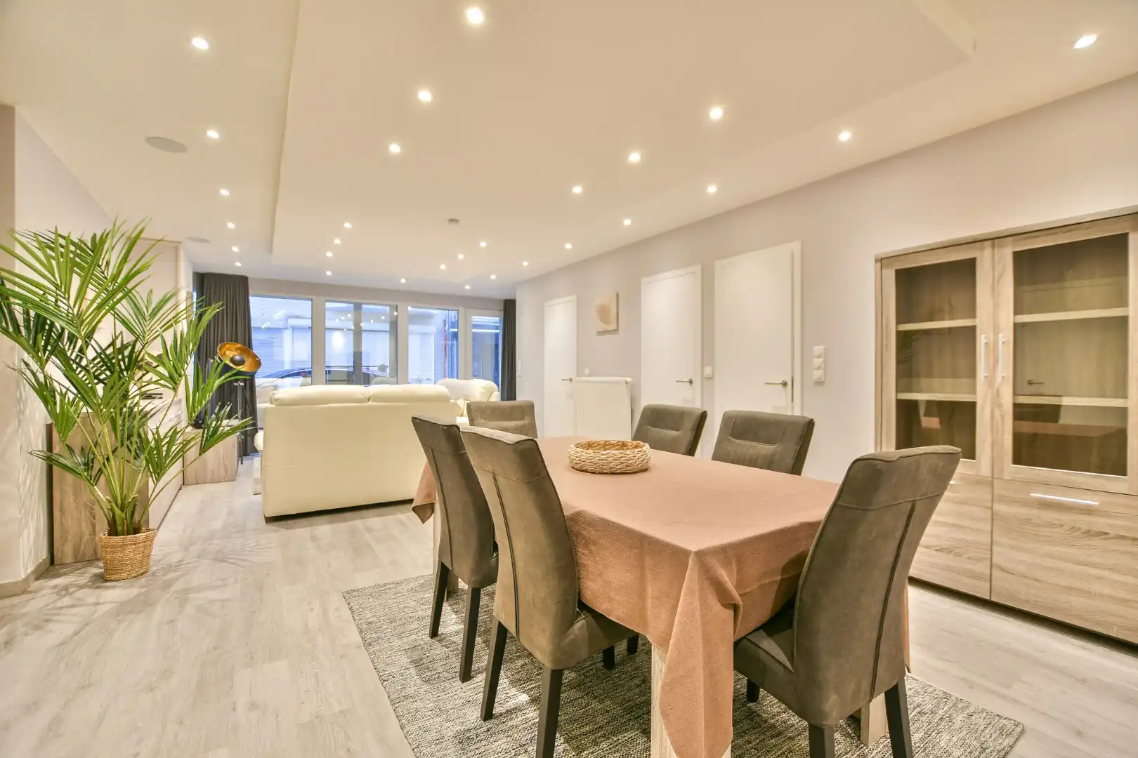 Gerenoveerd appartement met 2 slaapkamers te koop op toplocatie te Blankenberge!  foto 4