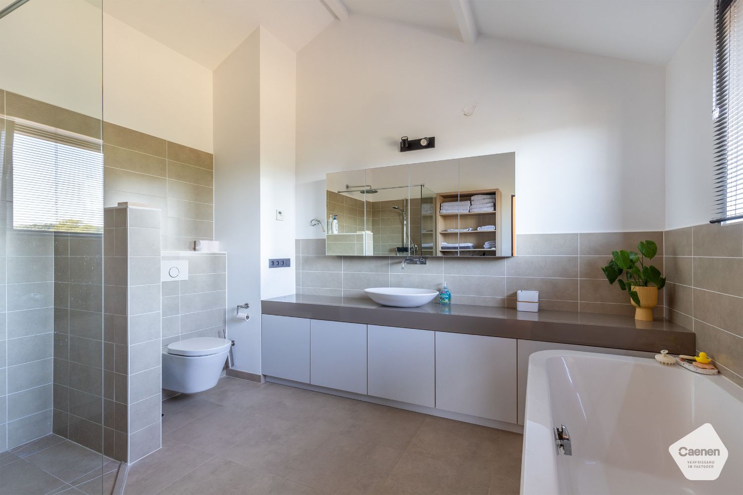 VRIJSTAANDE VILLA met PRAKTIJKRUIMTE, 3 slaapkamers en ONDERHOUDSVRIENDELIJKE TUIN. foto 13
