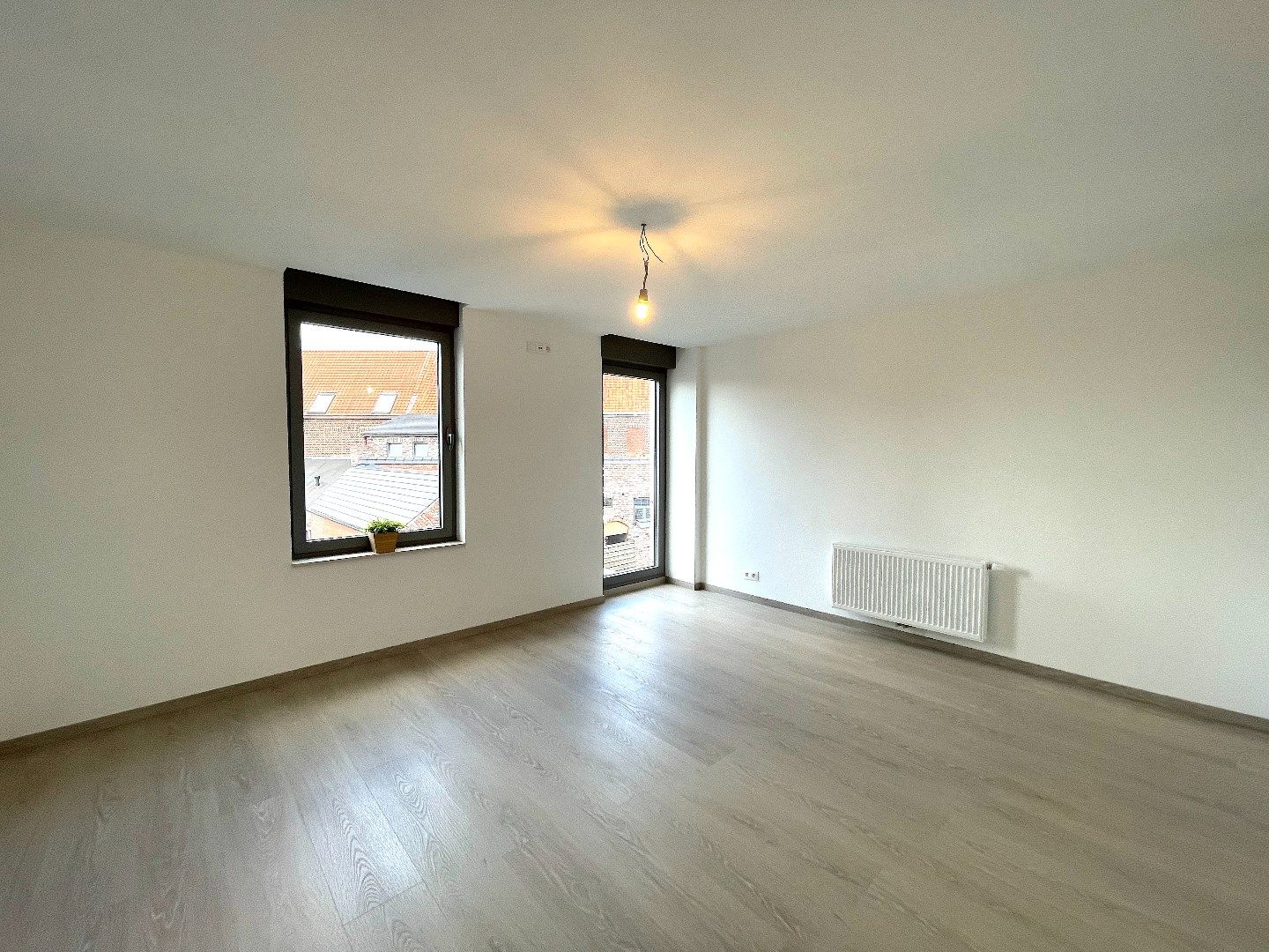 Prachtige, gerenoveerde woning met 3 slaapkamers en grote tuin! foto 10