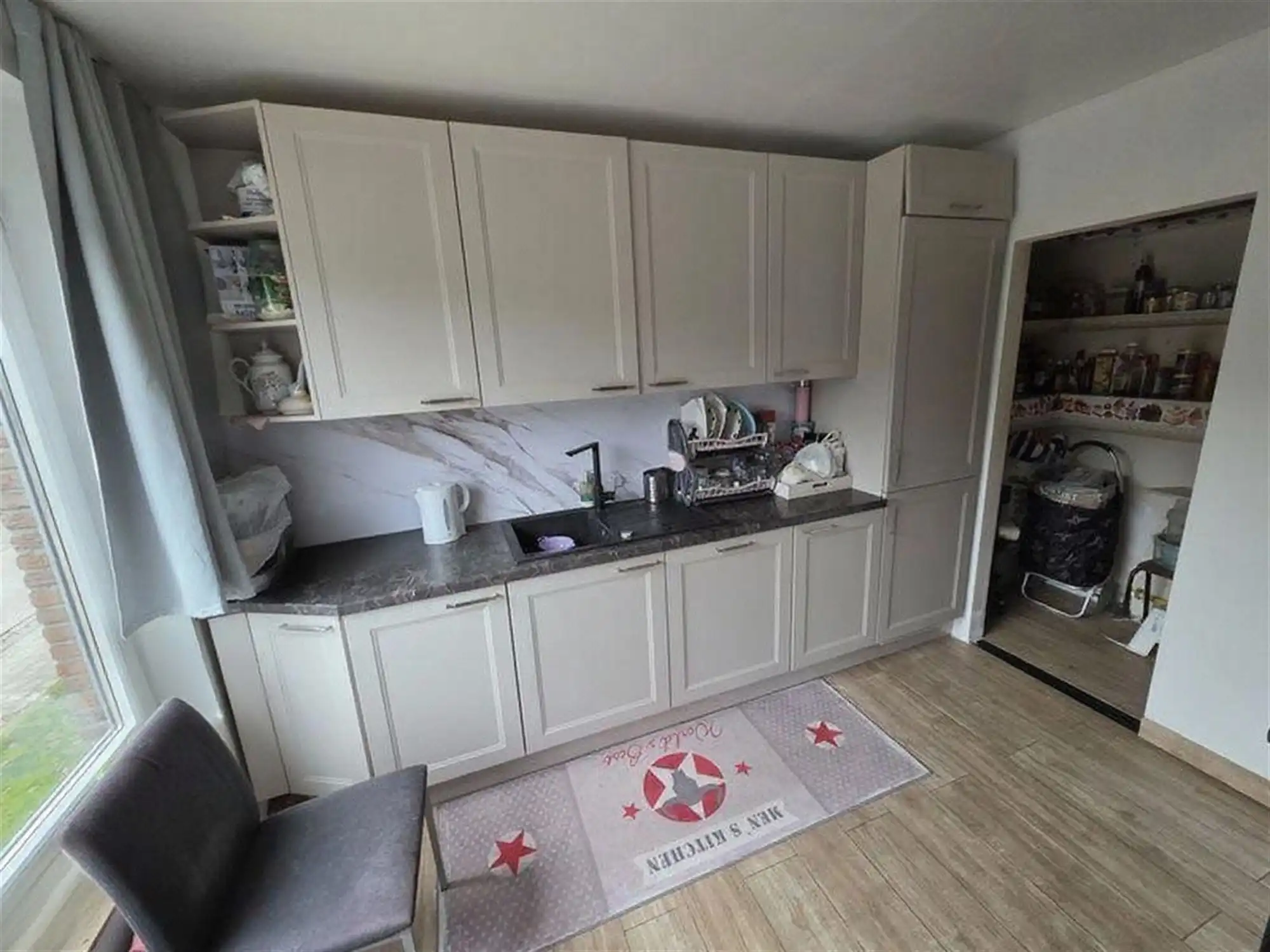 Instapklaar 2-slaapkamer appartement met terras en garage foto 8