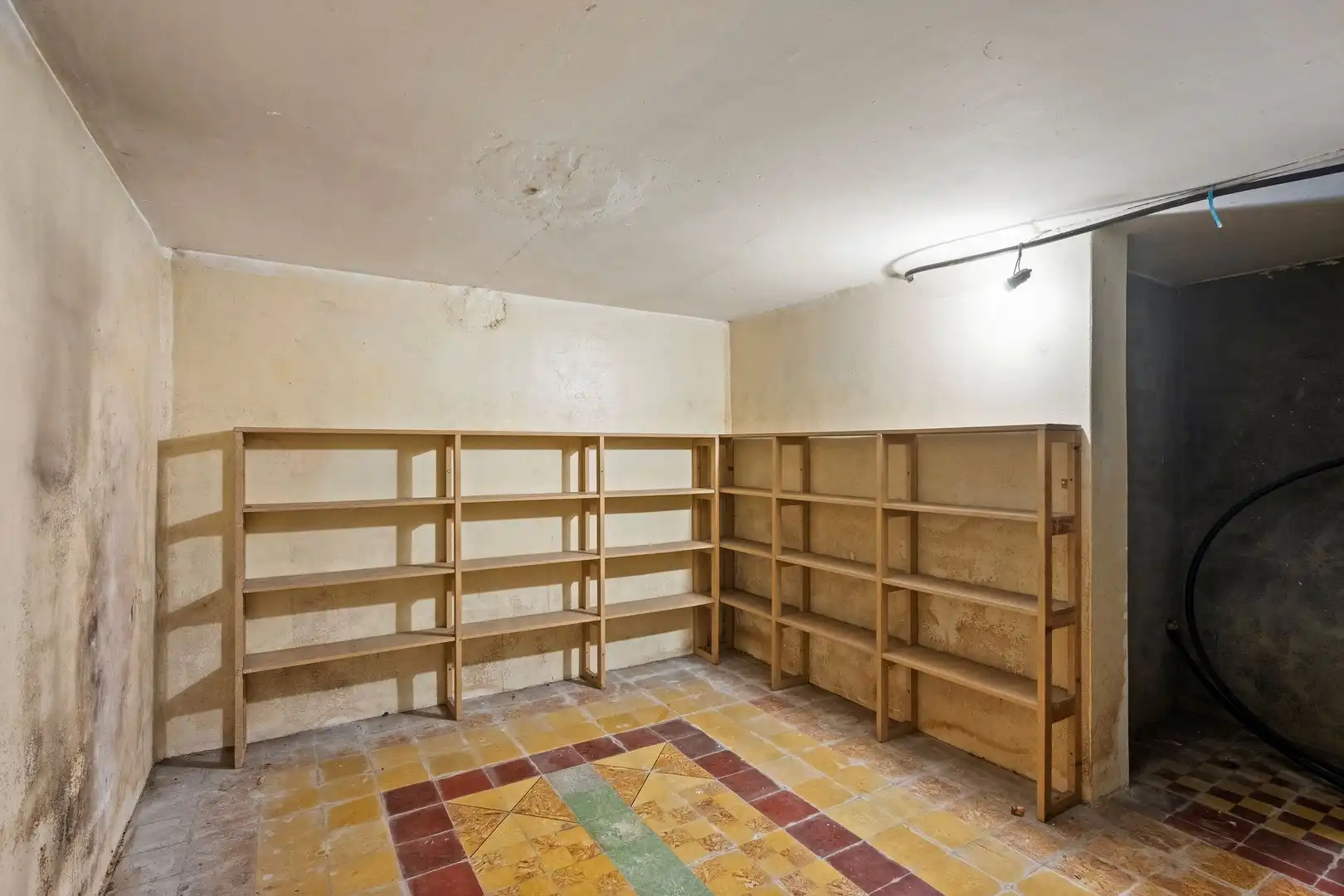 Vrijstaande woning in tweede lijn met 2 kamers op het gelijkvloers en voldoende stockageruimte en gesloten garage van 40m² foto 13