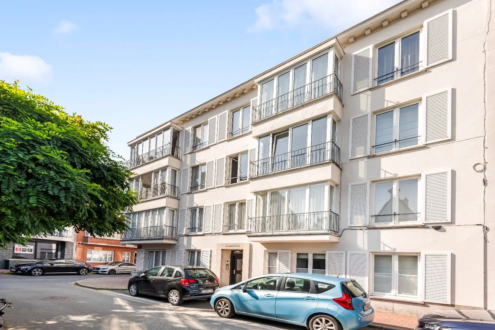 Totaal vernieuwd app. met ruim terras, zeer rustig gelegen vlakbij de Zoutelaan. foto 12