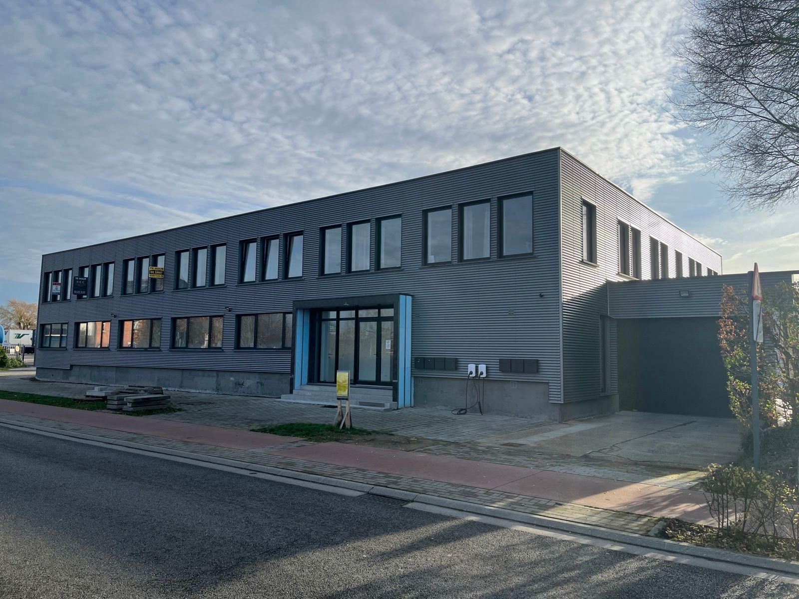 Activiteits- of opslagruimte op een toplocatie nabij de A12 foto 6