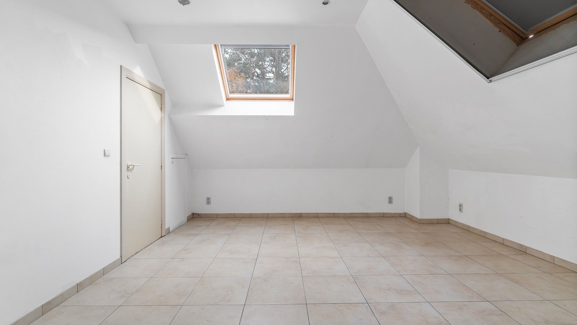 Vrijstaande woning te Molenblook (Genk) op een perceel van 9a33ca! foto 13