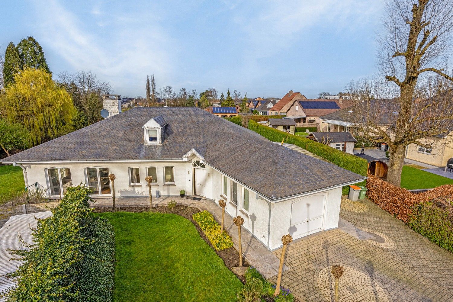 Luxueuze gelijkvloerse villa met zwembad en poolhouse op een riant perceel van 3.234 m² foto 4