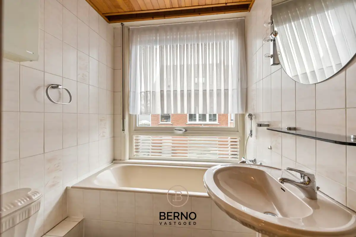 Ruime gezinswoning met 4 slaapkamers en garage. foto 18