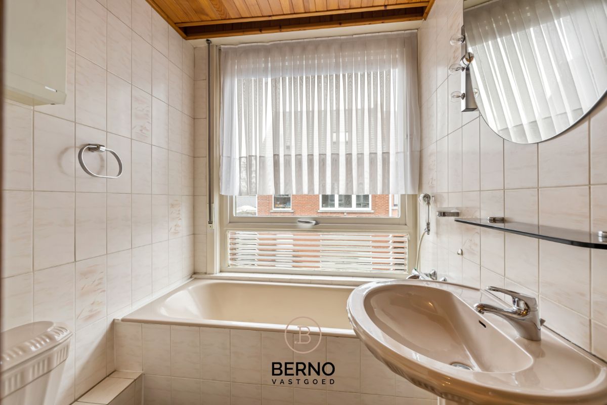 Ruime gezinswoning met 4 slaapkamers en garage. foto 17