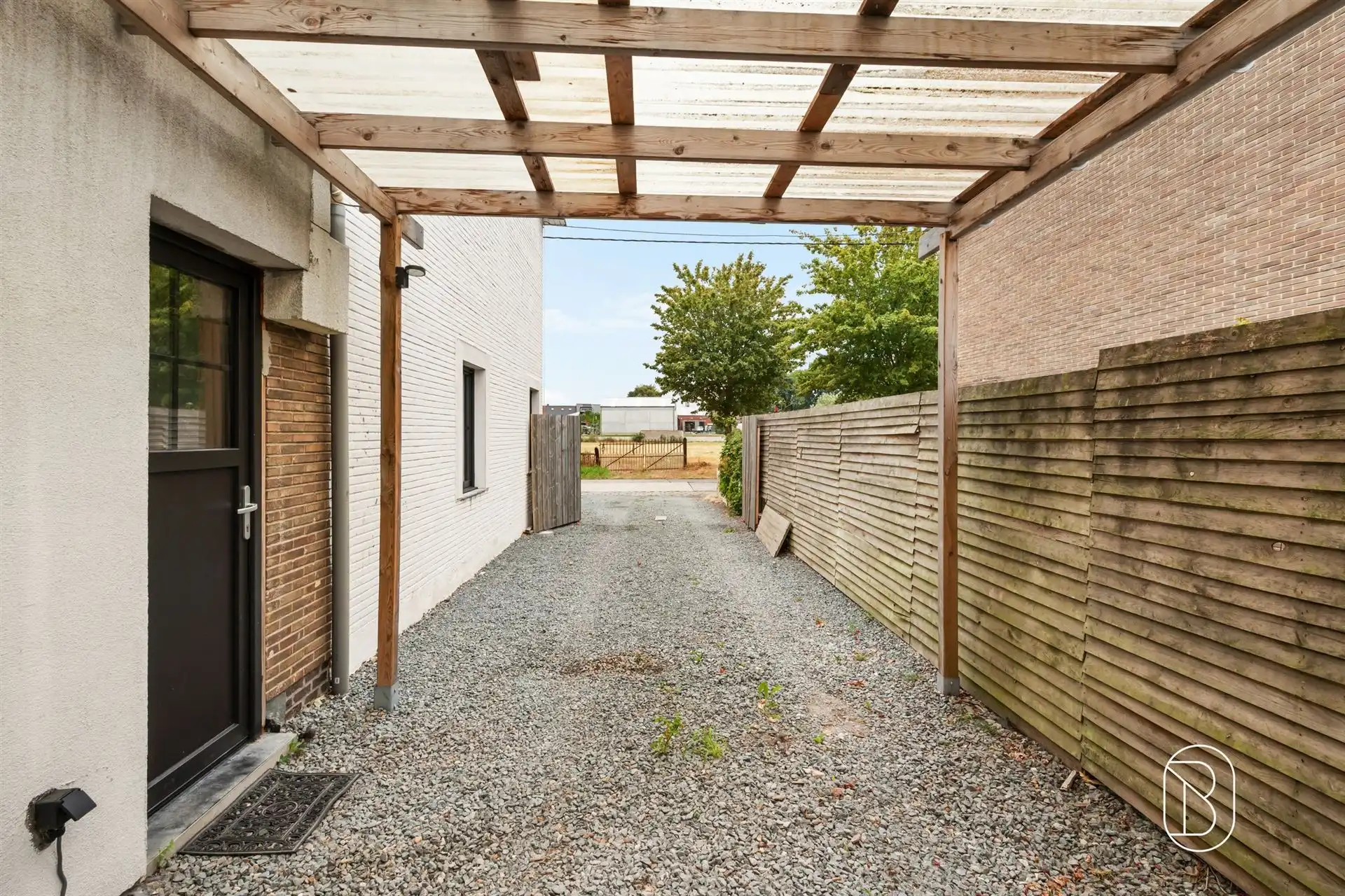 Mooi gerenoveerde woning te Beveren-Leie met 4 kamers foto 3