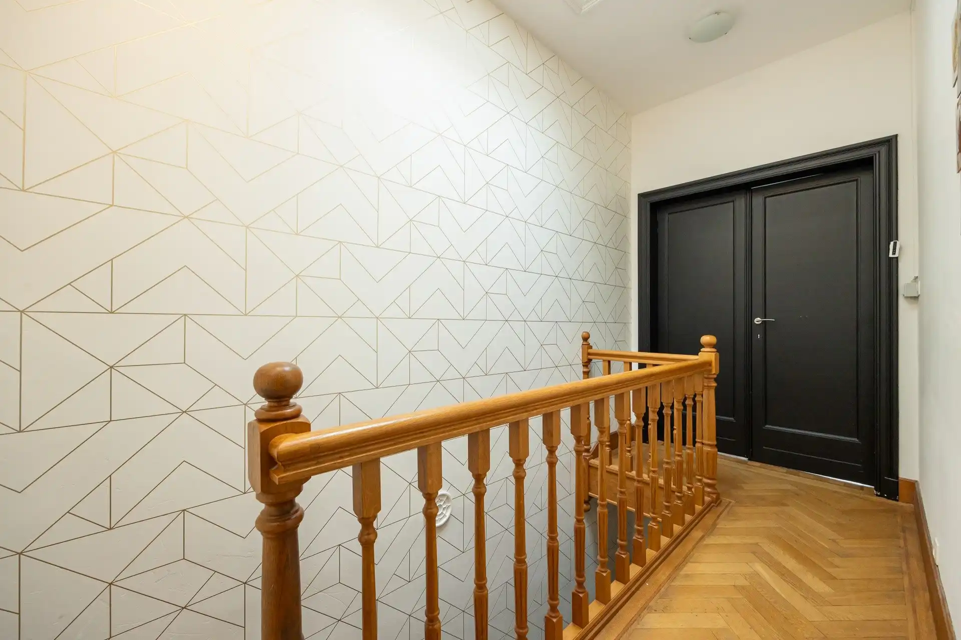 Ruime, instapklare gezinswoning met authentieke elementen in Berchem foto 17