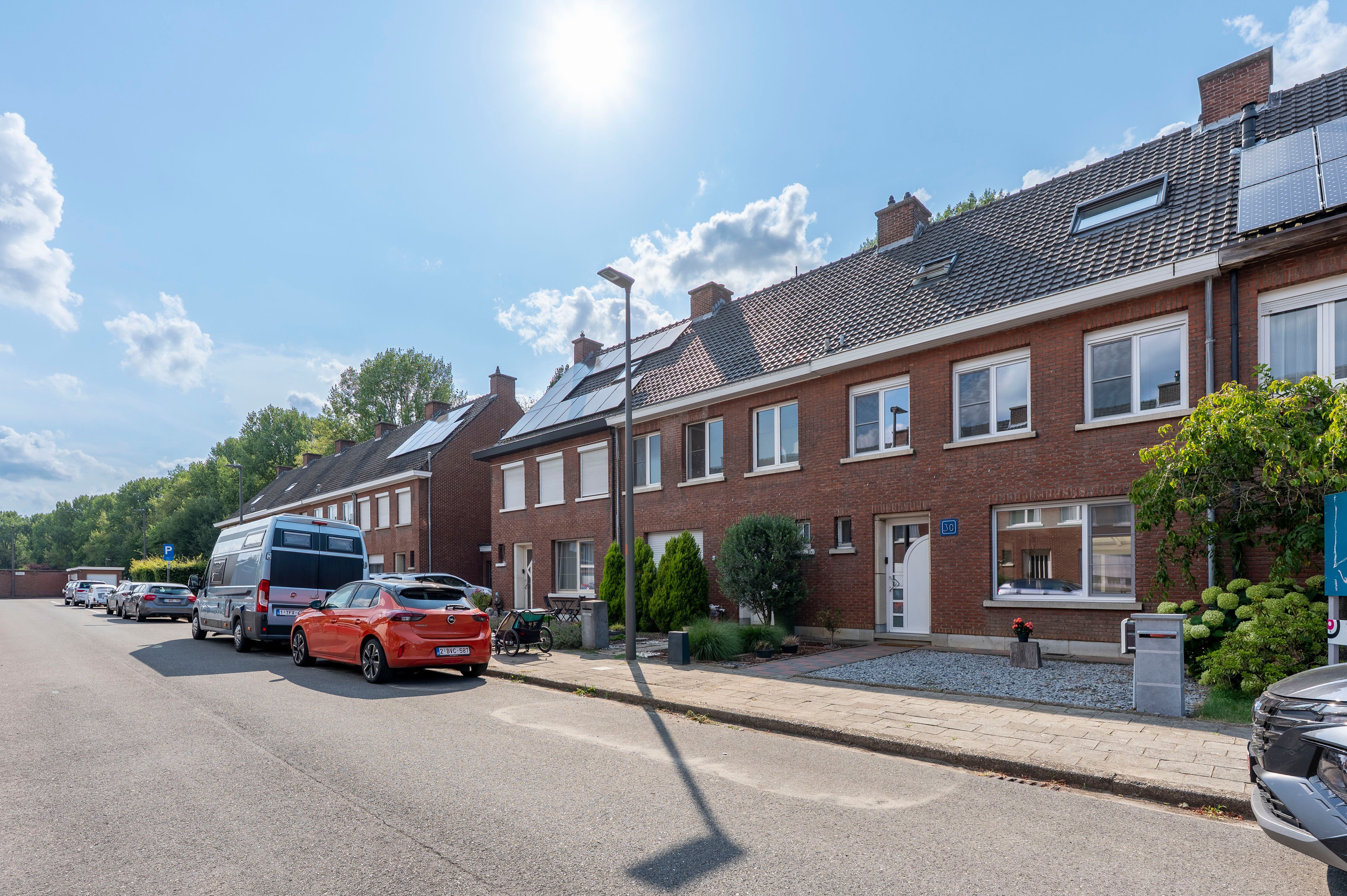 Instapklare gezinswoning met tuin en achteringang op centrale locatie in Ekeren! foto 30