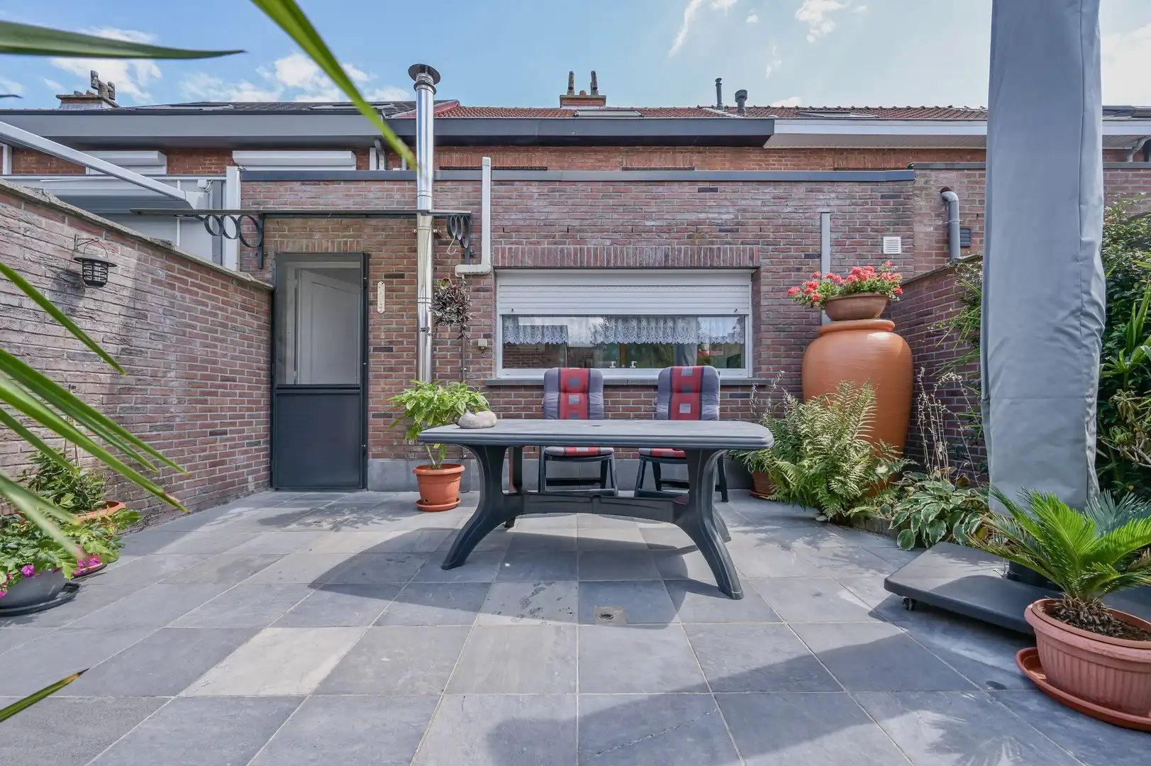 CENTRAAL GELEGEN,  INSTAPKLARE WONING MET GARAGE EN ACHTERUITWEG foto 17