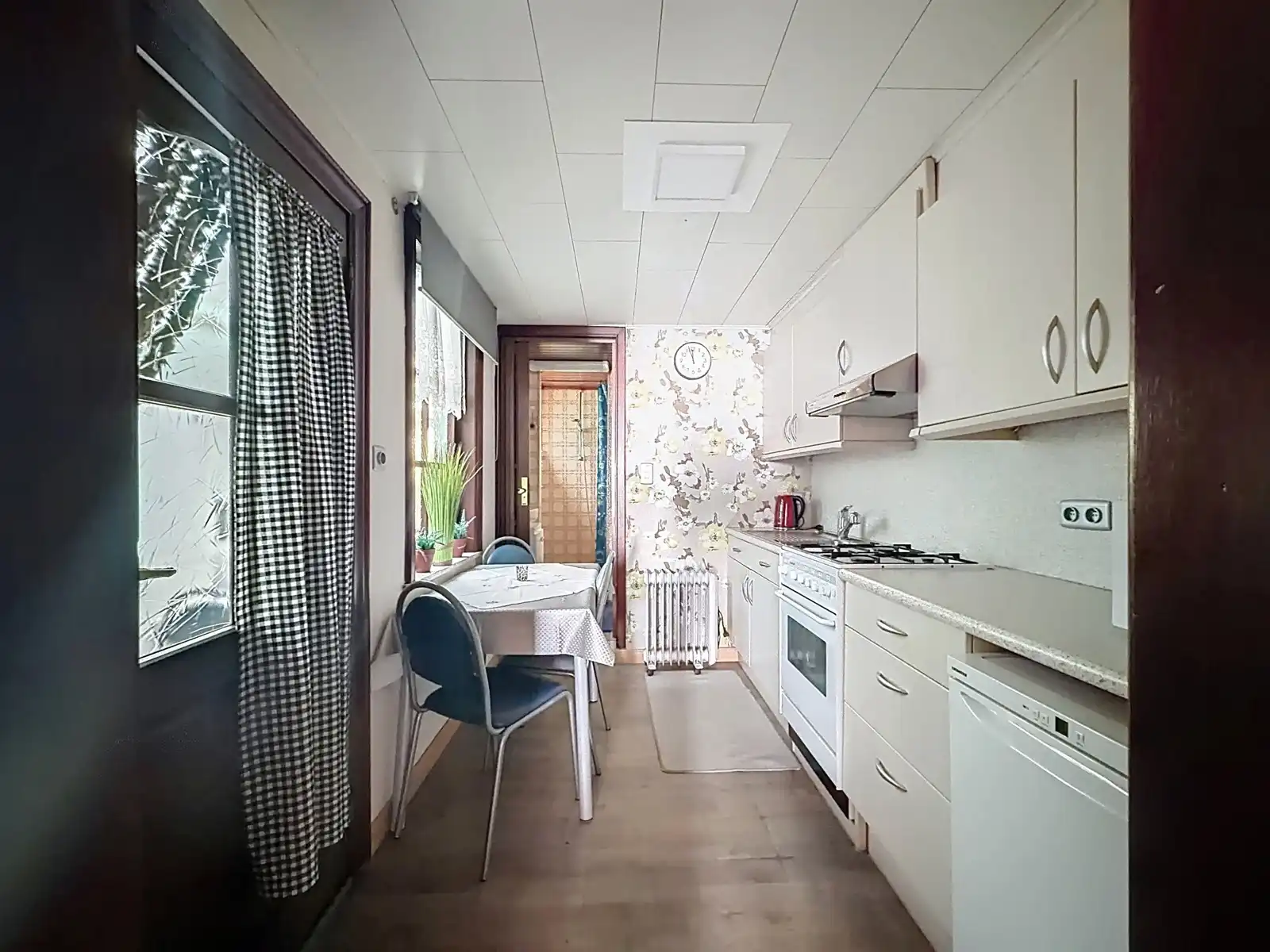 Gezellige stadswoning met 2 SLPK én zonnige tuin! foto 7