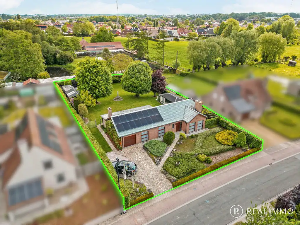 Alleenstaande instapklare woning op 1.483 m² in rustige ligging te Deerlijk! foto 2