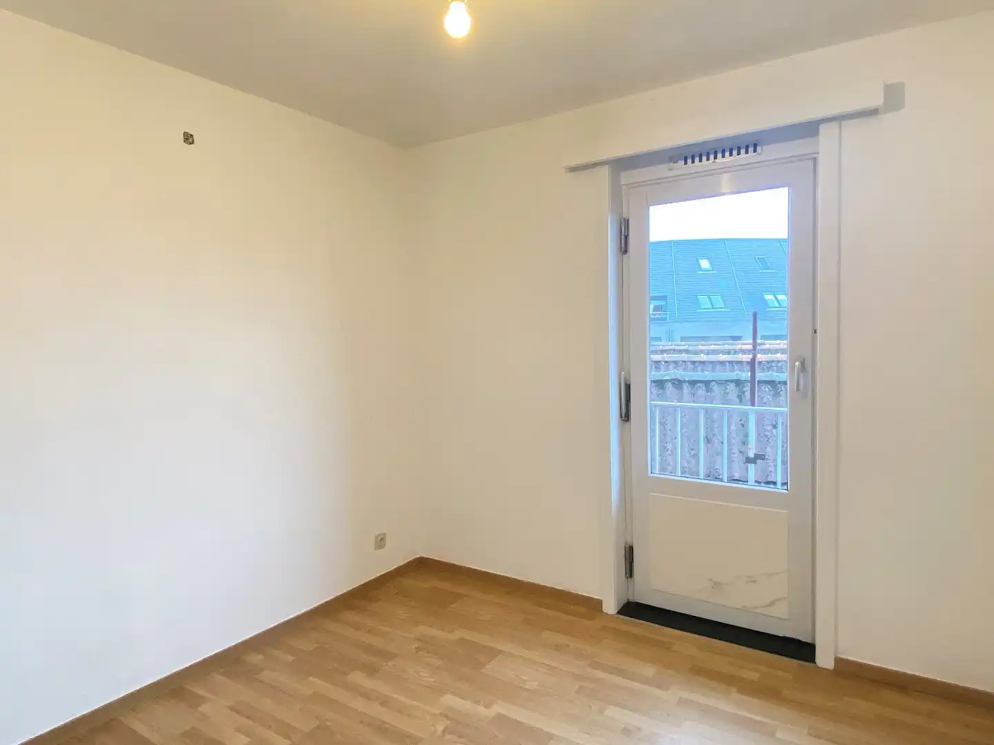 APPARTEMENT MET 2 SLAAPKAMERS EN GARAGE !!! foto 6