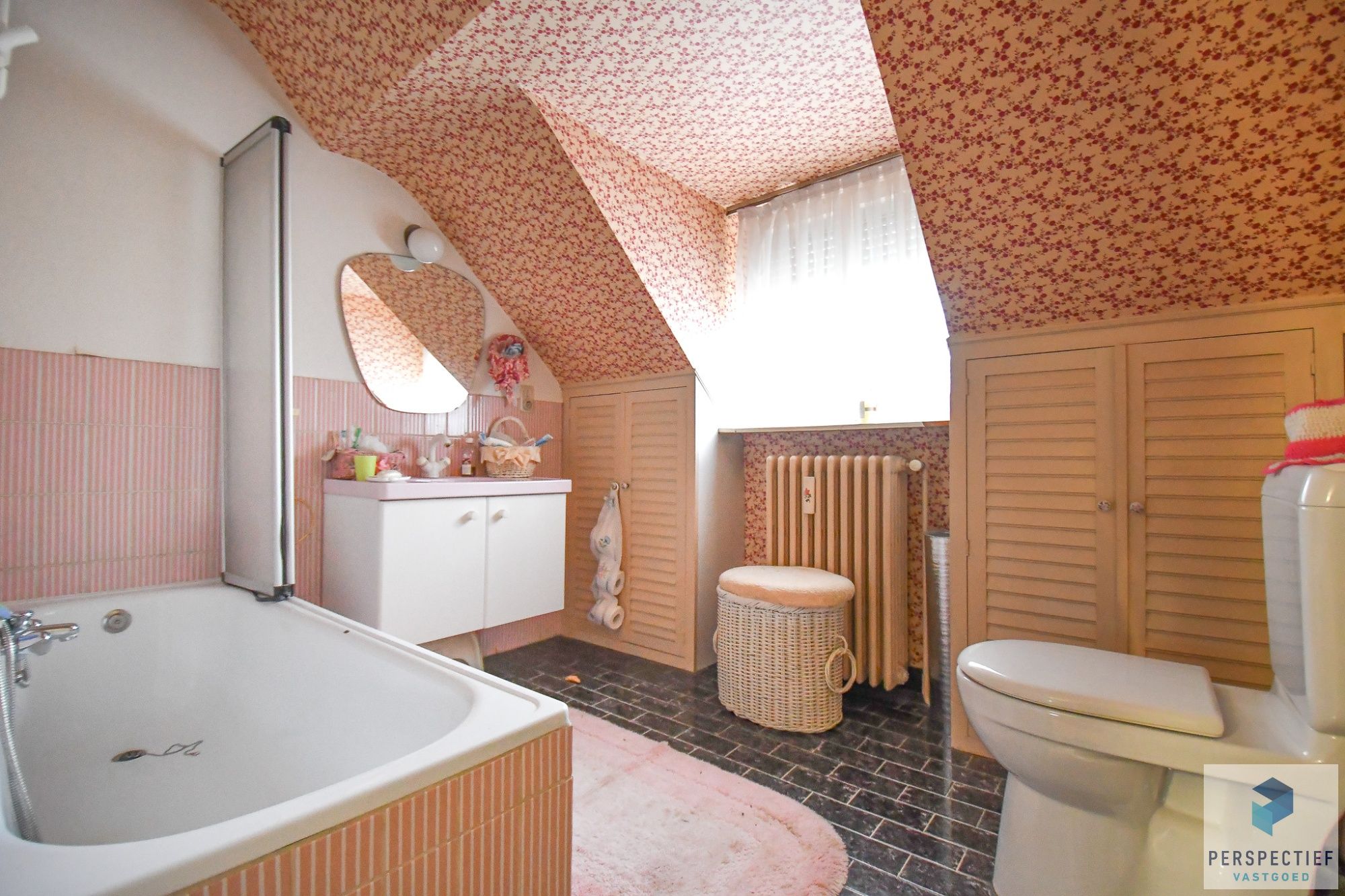 Ruime te renoveren woning met grote tuin op 858m² foto 11