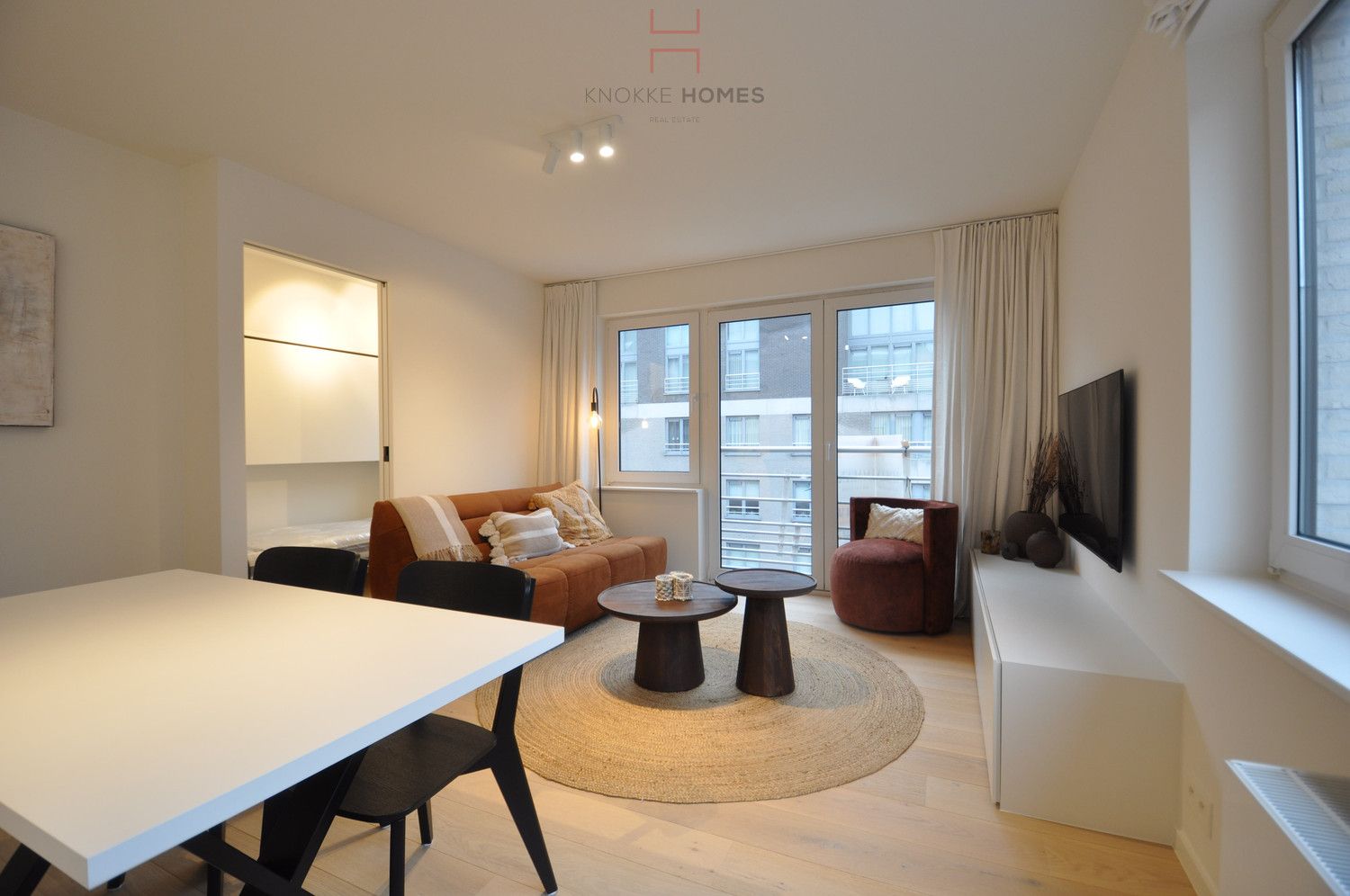 Volledig gerenoveerd, gemeubeld hoekappartement gelegen op enkele stappen van de zee en de Lippenslaan foto 3