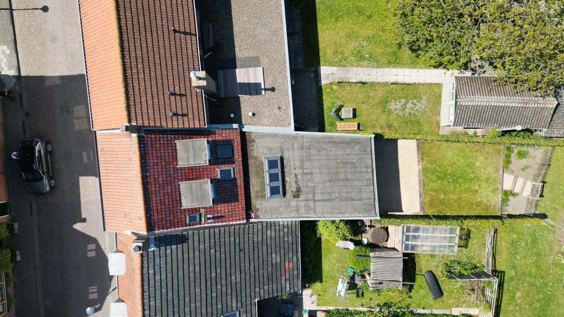 Sfeervolle en luxe tussenwoning in Zuidzande met vrij zicht over de velden foto 45