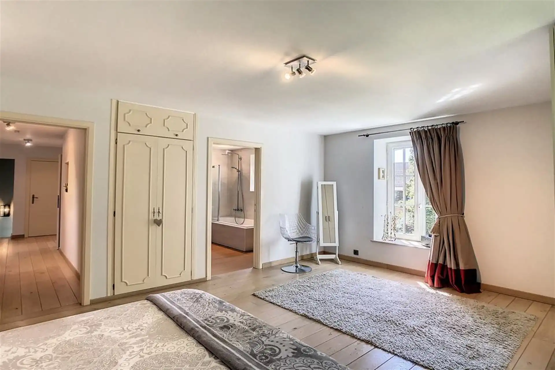 Charmante villa in residentiële omgeving met prachtig aangelegde tuin foto 19