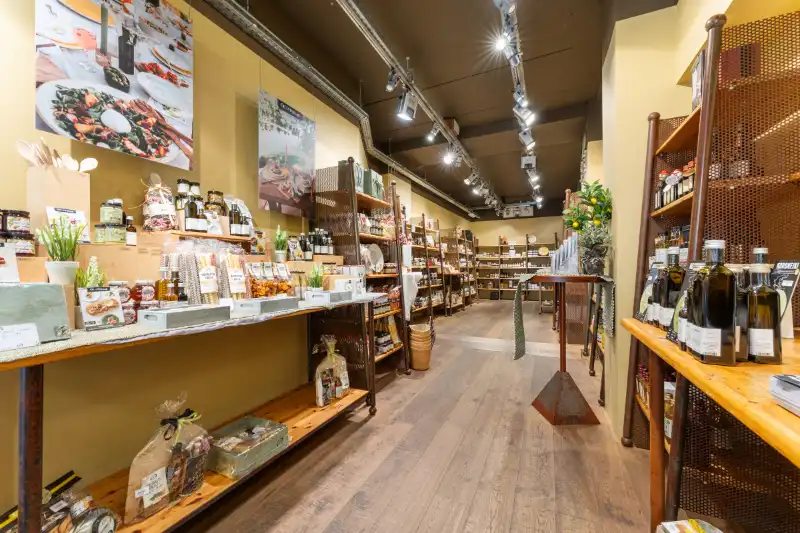 Centraal gelegen handelsruimte te koop foto 3