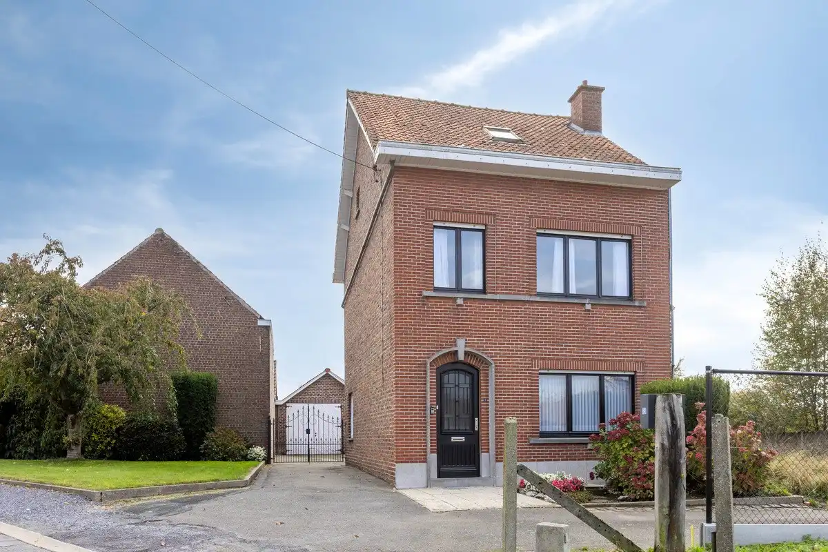 Hoofdfoto van de publicatie: Woning met 5 slaapkamers en grote tuin.
