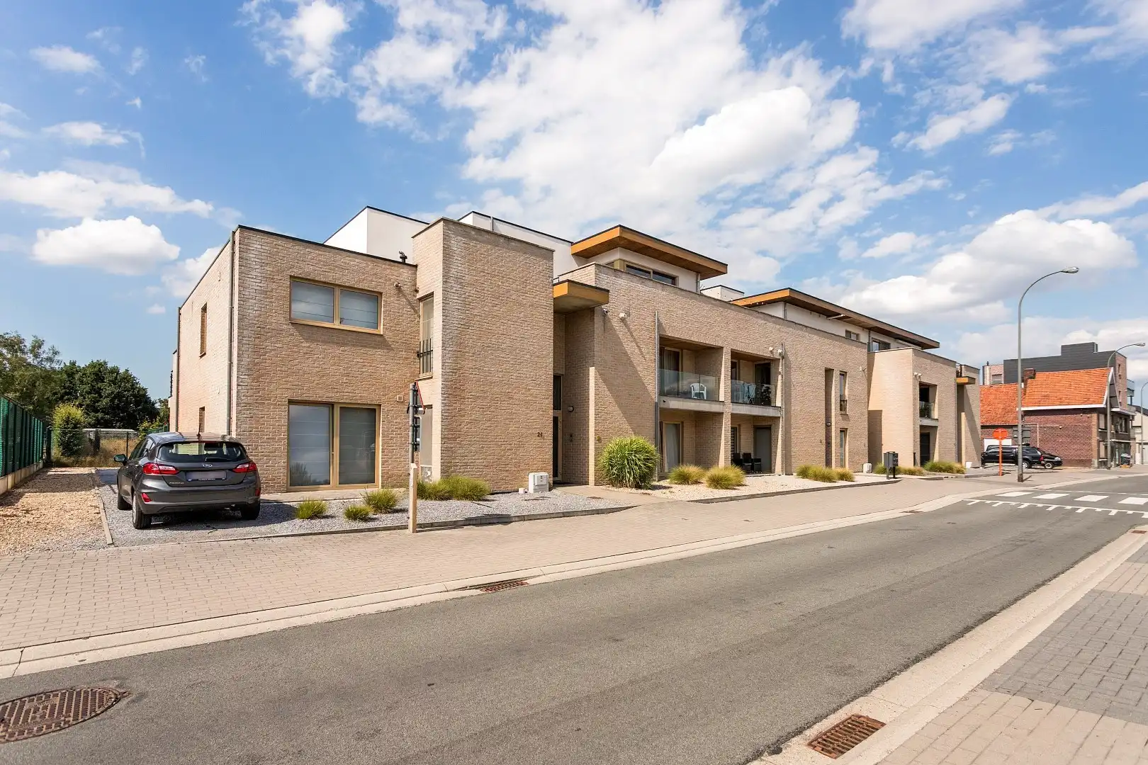 Modern, gelijkvloers appartement met 2 slpk, ondergrondse parking en tuin. foto 20