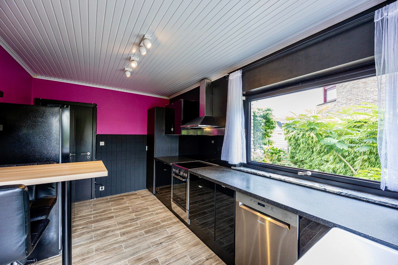 Ruime bungalow te koop met 2 slpk, garage en tuin foto 10
