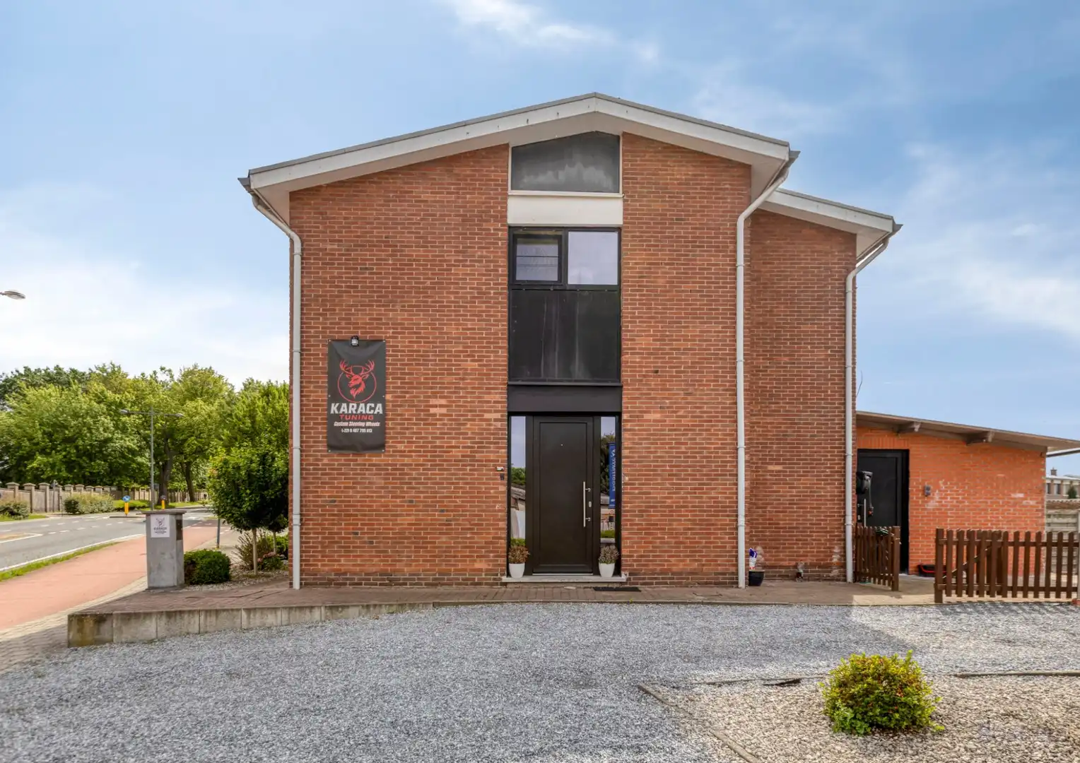 Halfopen bebouwing te koop in centrum Tessenderlo foto {{pictureIndex}}