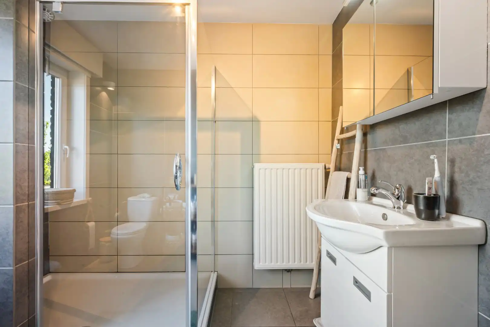Instapklare woning met 3 slaapkamers, verzorgde tuin en garage in Roeselare foto 13