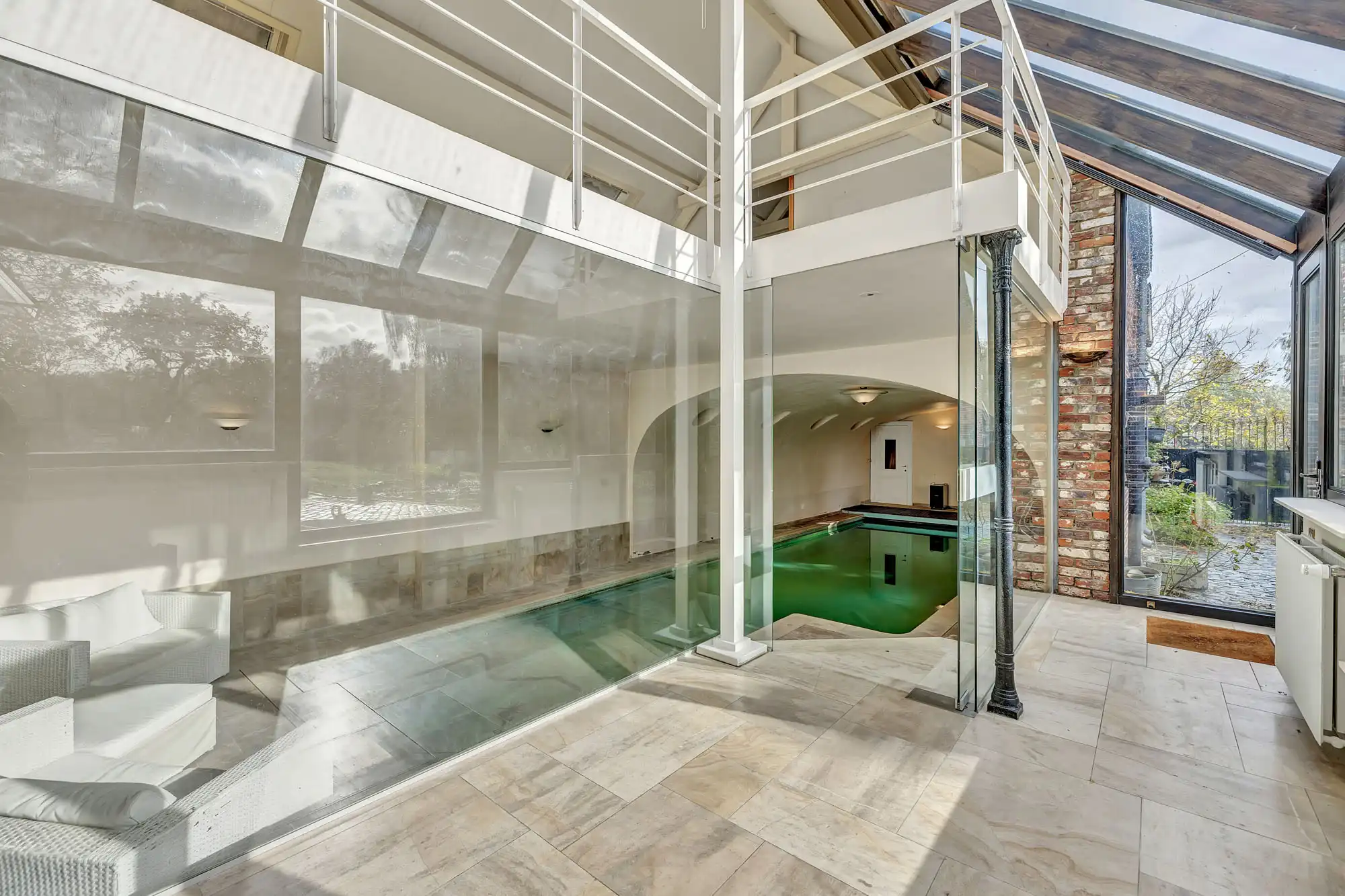 Fantastisch gerenoveerde hoeve met binnenzwembad foto 6