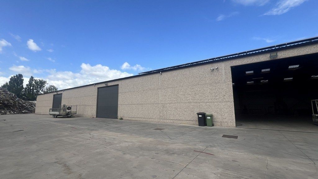 Showroom met kantoor en stockageruimte te huur in de haven van Gent foto 11