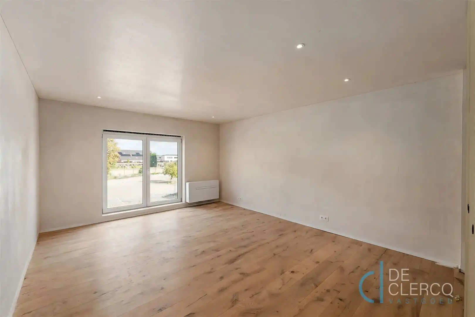 Gerenoveerde woning met oprit te koop in centrum Lochristi!  foto 8