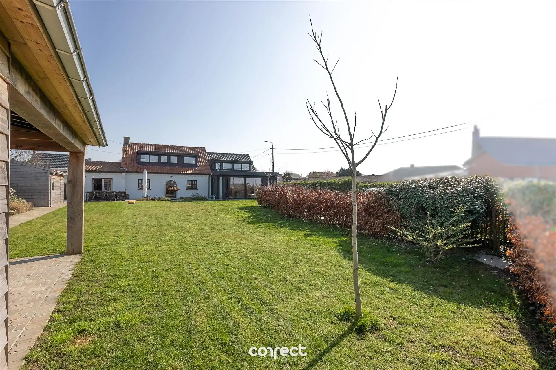 Smaakvolle, volledig gerenoveerde open bebouwing op rustige ligging. foto 16