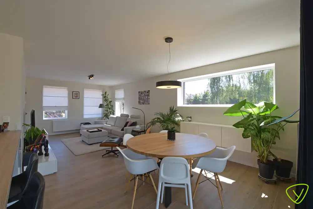 Prachtig afgewerkte woning te huur op een rustige locatie net buiten het centrum van Eeklo foto 5
