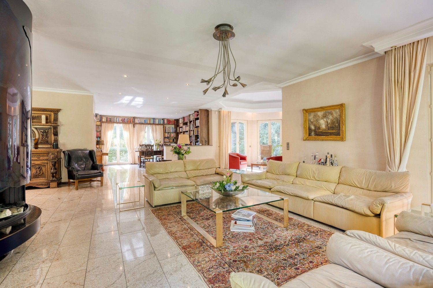 Exclusieve, royale villa in prestigieuze villawijk te Maasmechelen foto 11