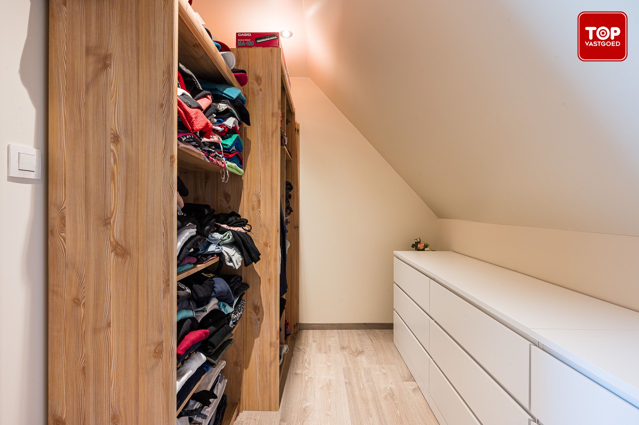 instapklare woning met zicht op uitgestrekte velden foto 17