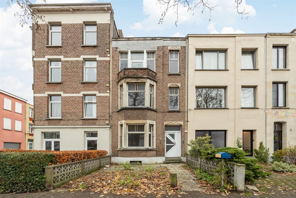 Hoofdfoto van de publicatie: Te renoveren woning nabij Boelaarpark