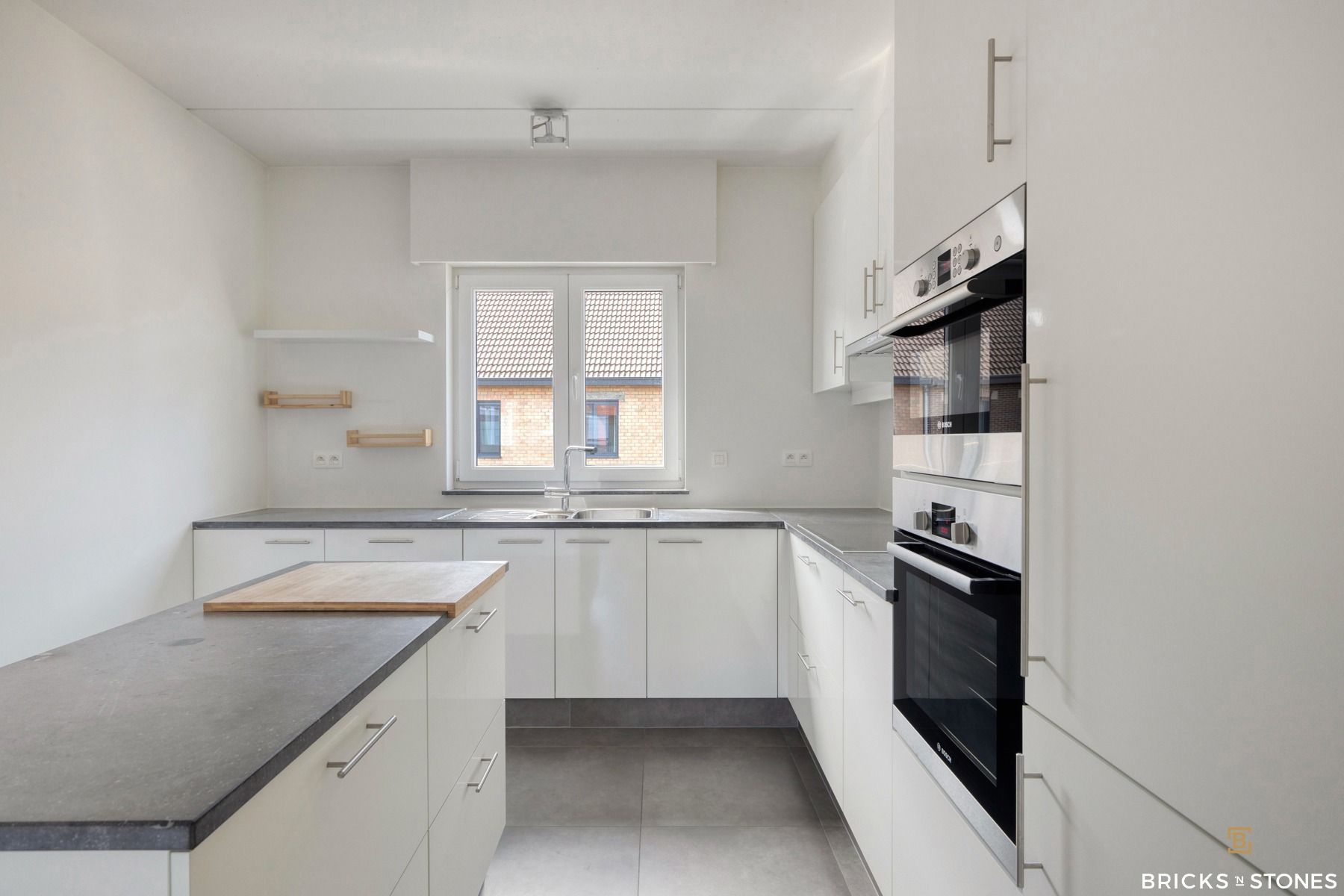 Knap en verzorgd 2-slaapkamerappartement met terras in residentiële buurt foto 4