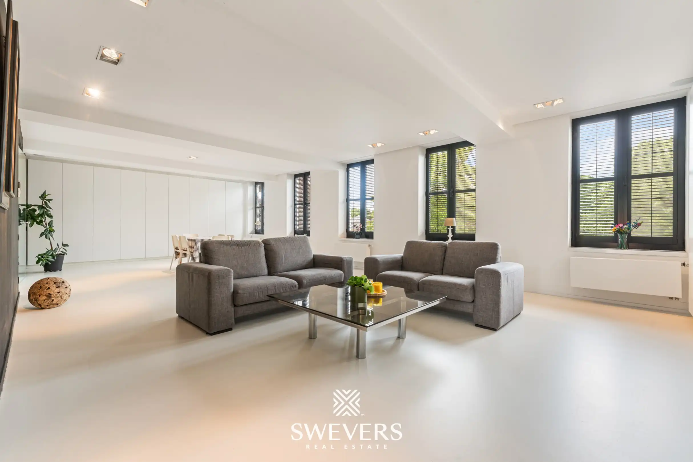 Magnifieke instapklare woning met diverse commerciële mogelijkheden en zwembad  foto 20