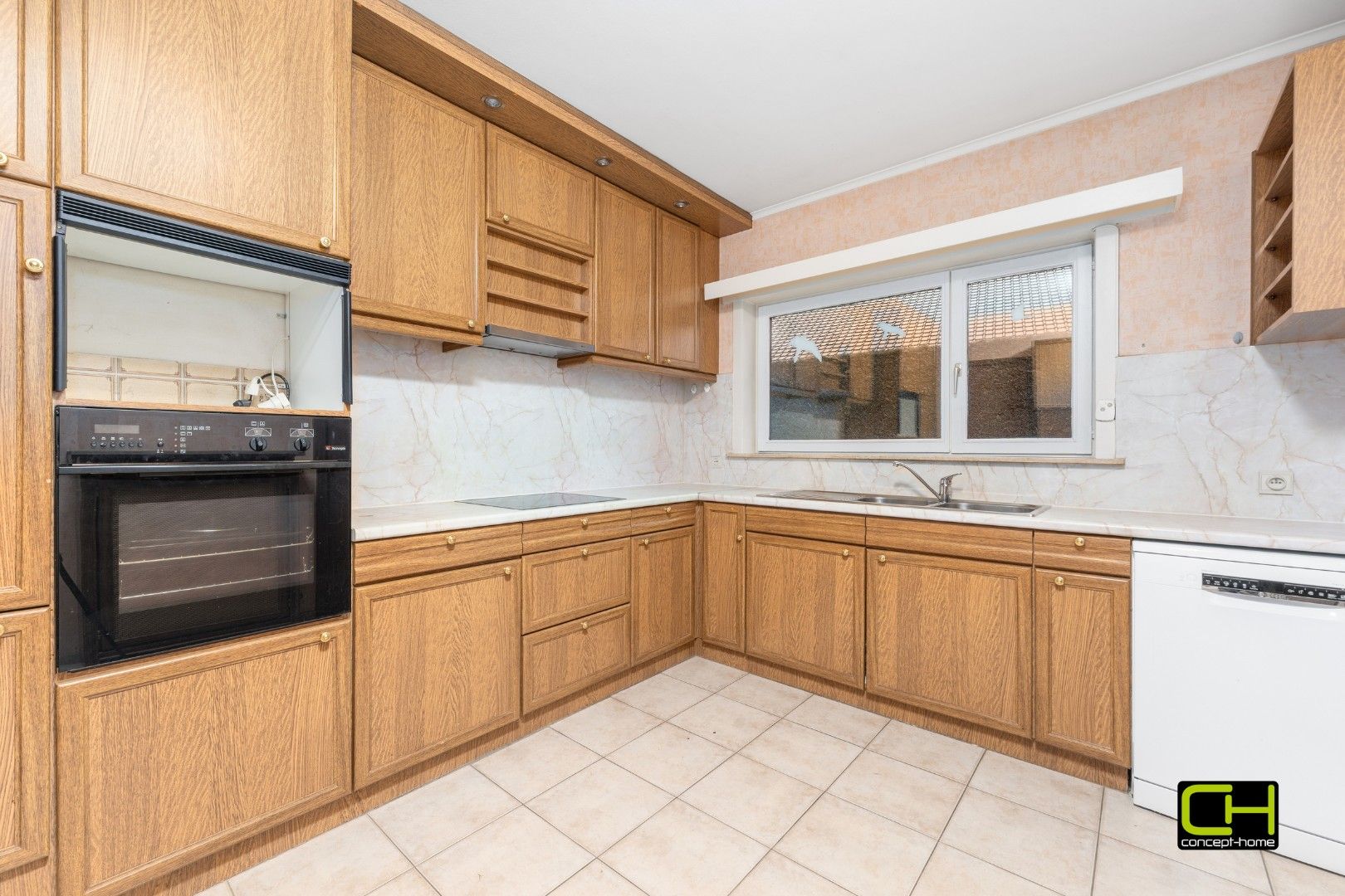 Bungalow woning met twee slaapkamers + bureaukamer te koop in Lievegem foto 4