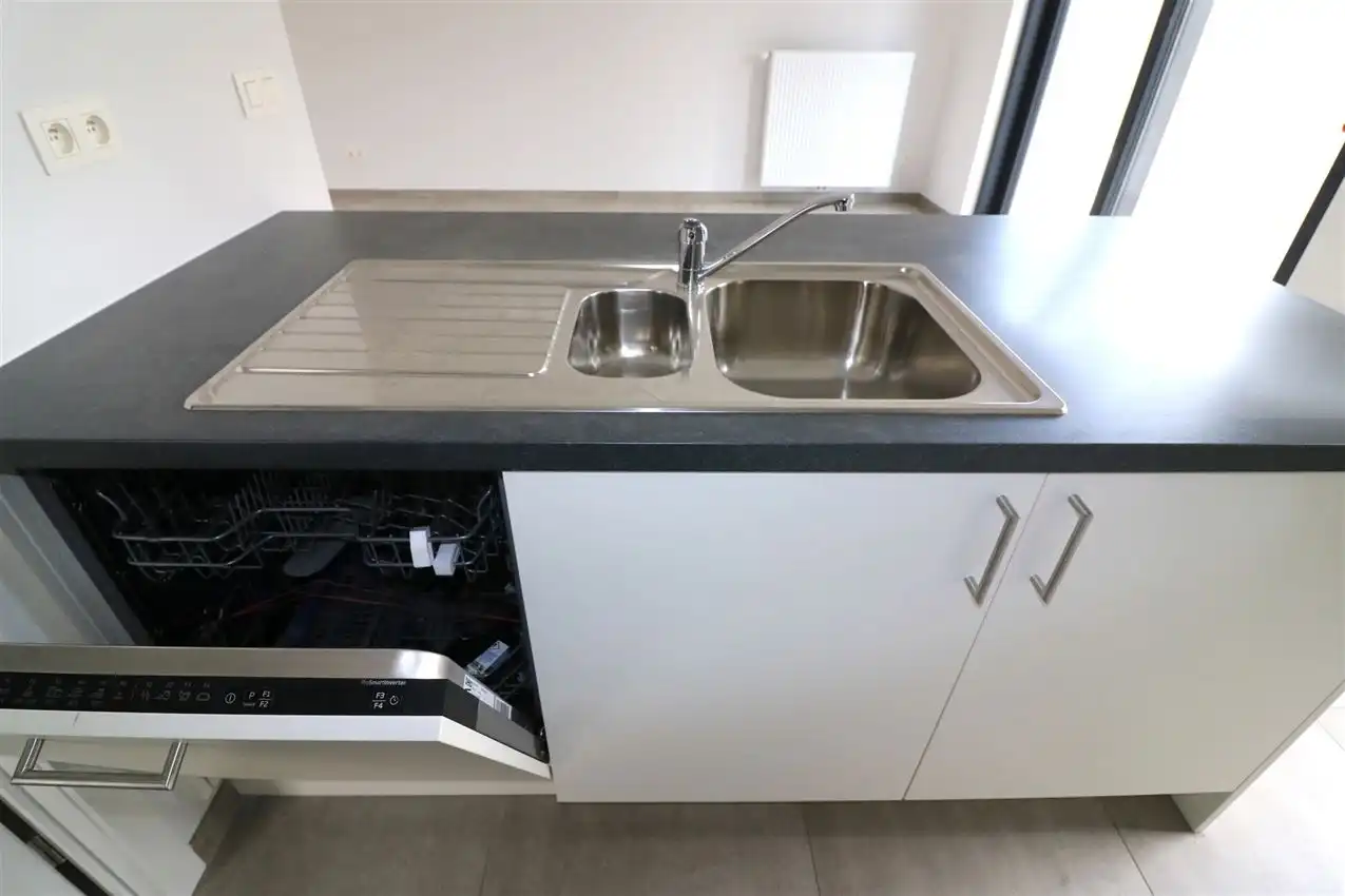 Niewbouwwoning met 3 slpk, tuin, gunstige ligging foto 9