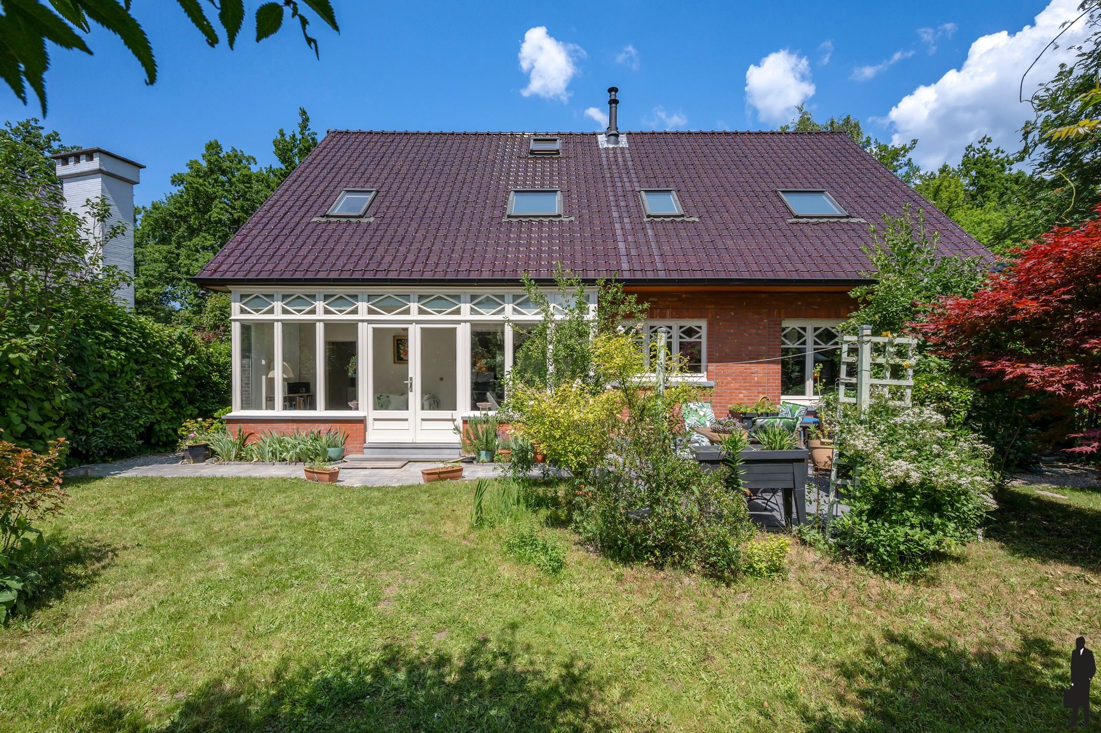 Ruime en lichtrijke open bebouwing met een zonnige tuin! foto {{pictureIndex}}