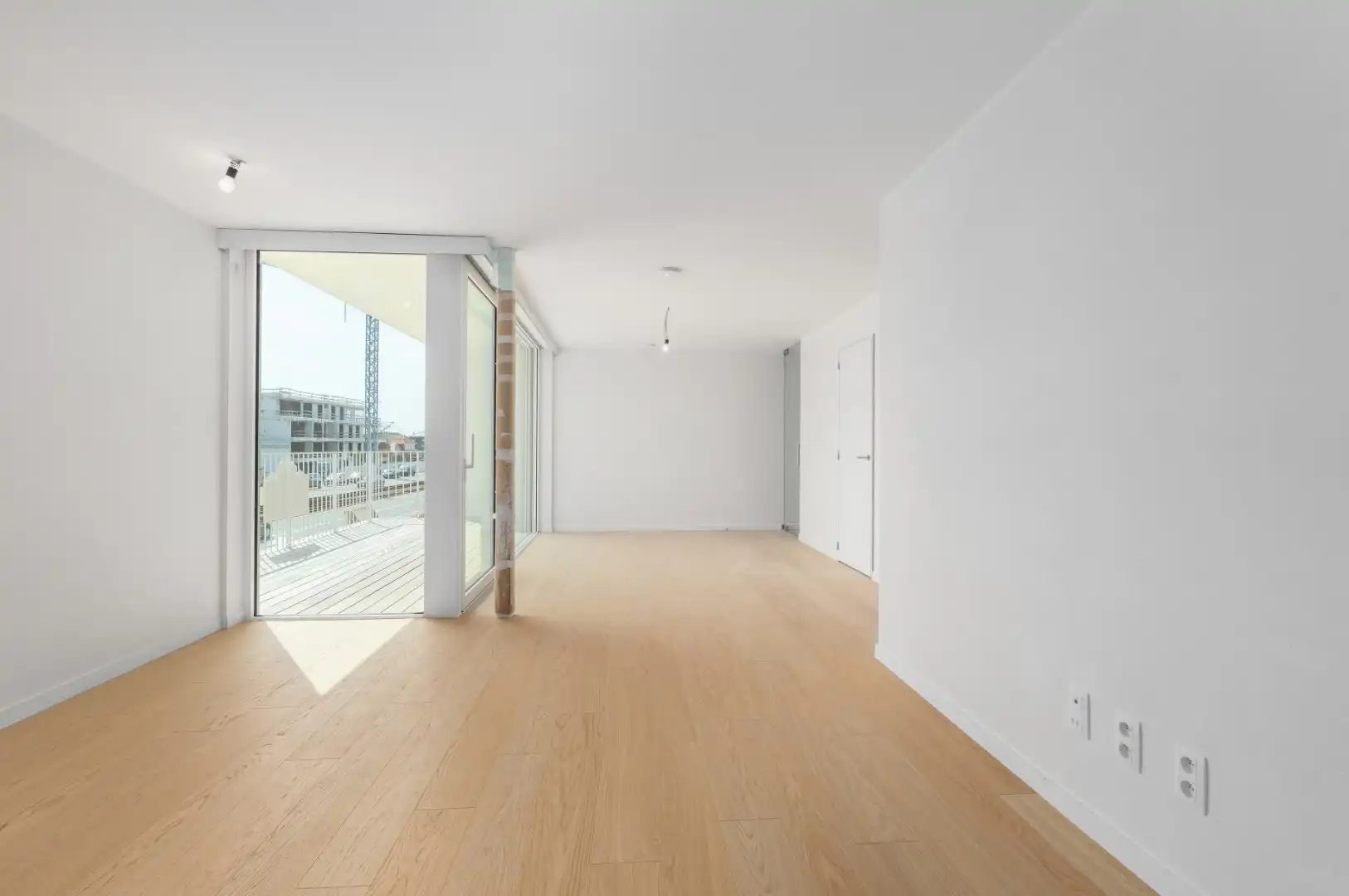 Ruim appartement met terras en lift in Koksijde, 3 slaapkamers, bouwjaar 2024, 110.00m², omgeving zeedijk, digitale tv, 2 badkamers foto 3
